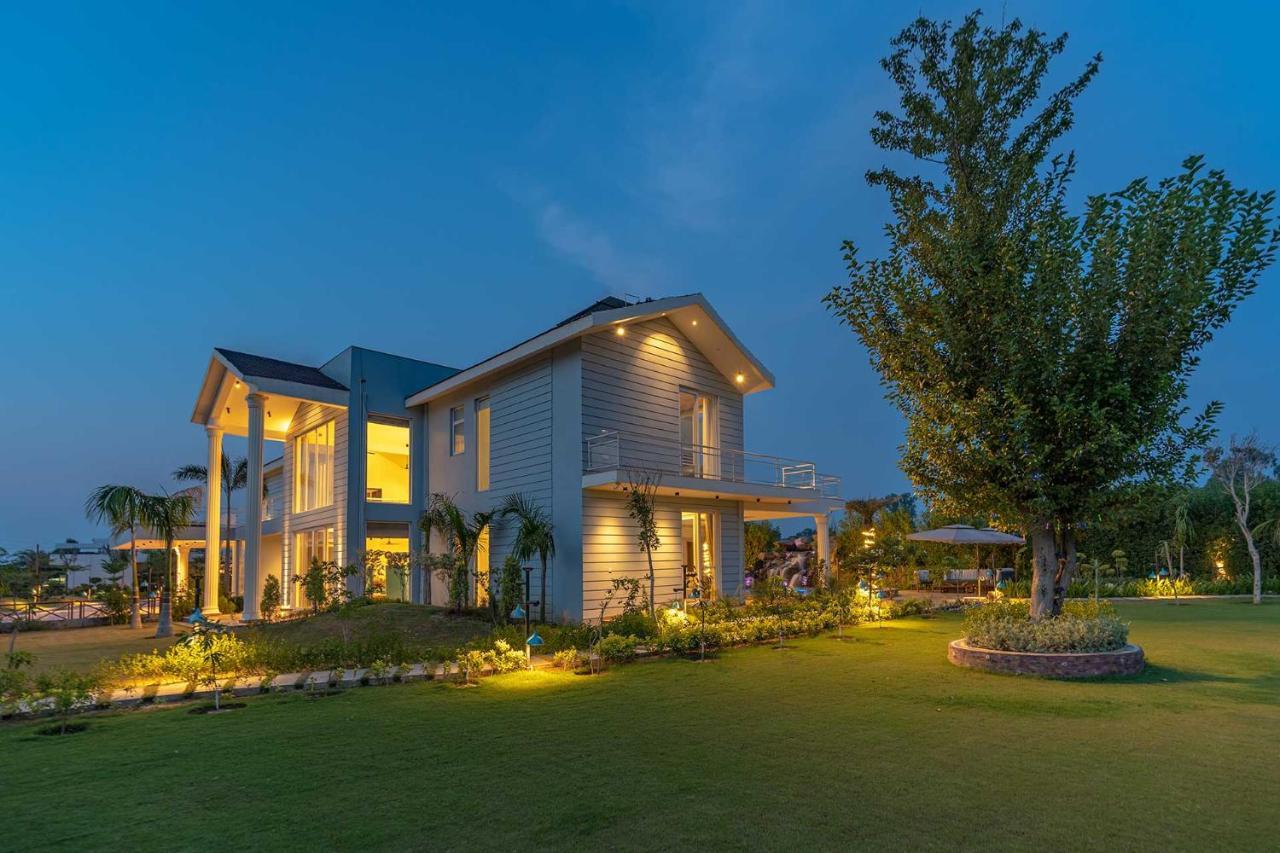 Stayvista At Serenity Farms With Pool, Lawn, Bonfire & Bbq Sohna Eksteriør bilde
